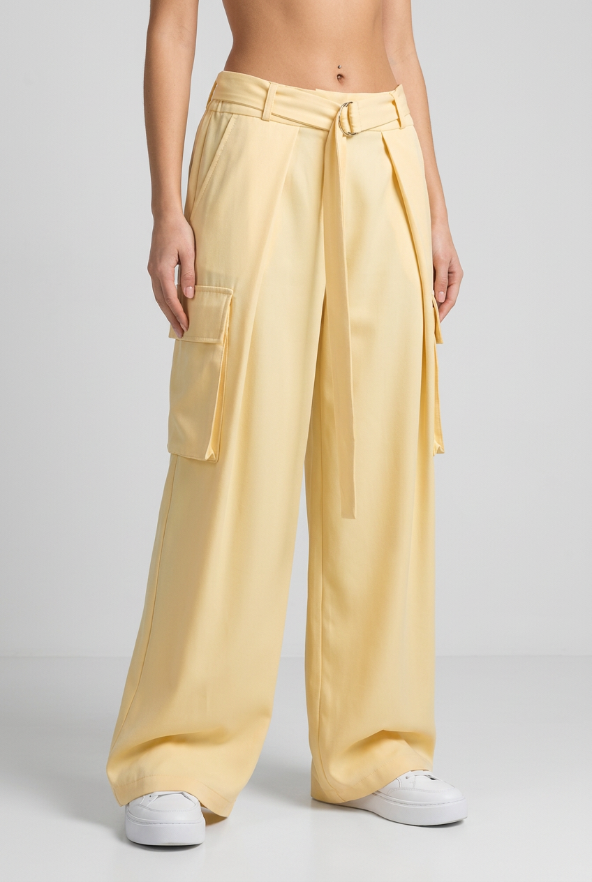 Avena Cargo Yellow